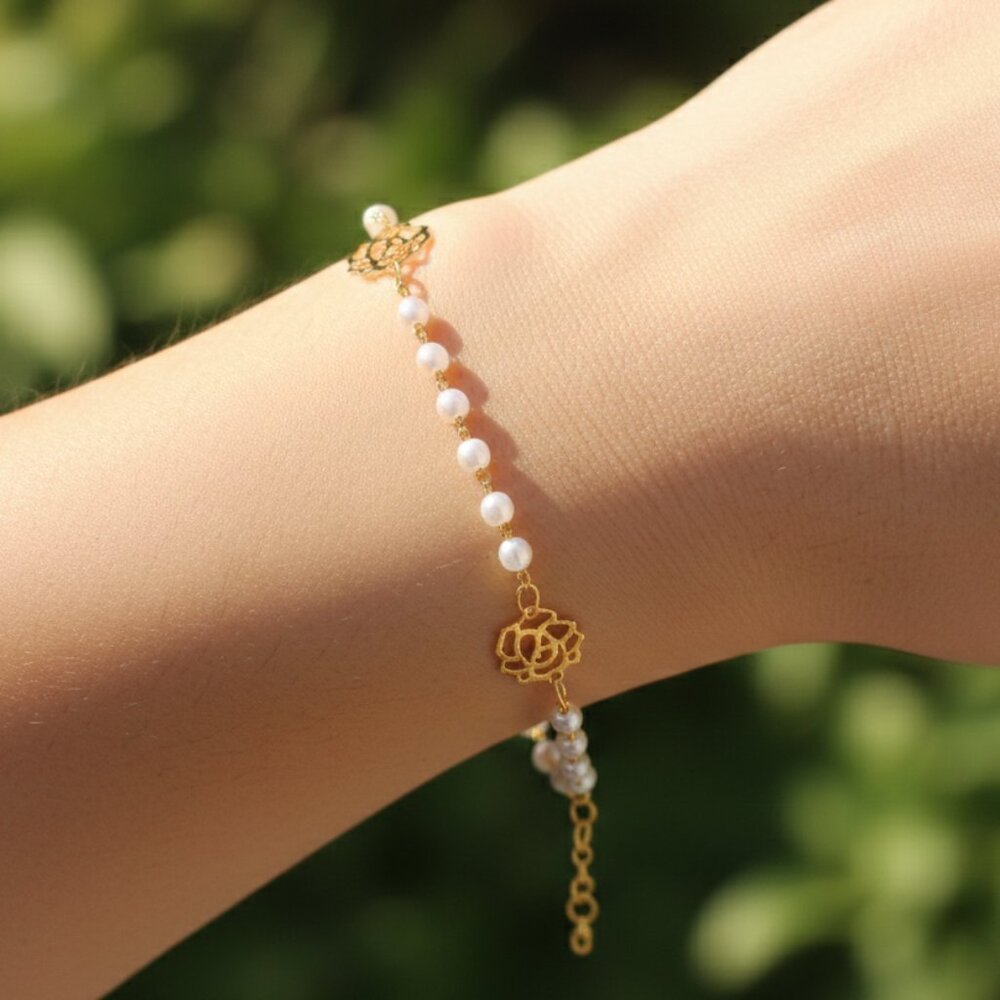 "Trendy Handmade Bracelet – A Stylish Gift for Women & Girls, MAR091674